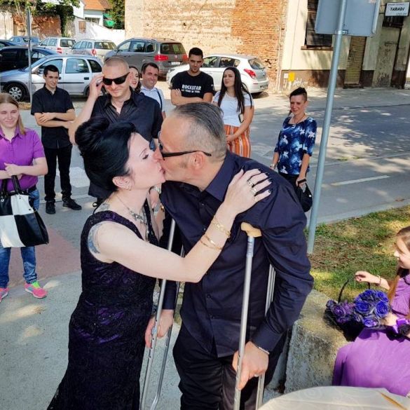 Zaljubljeni jedno u drugo i u Slavonski Brod, održali australsko vjenčanje kraj Save