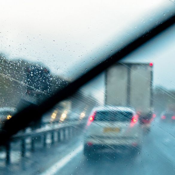 Vozači oprez-pojačane mjere u prometu uz kišu i snijeg