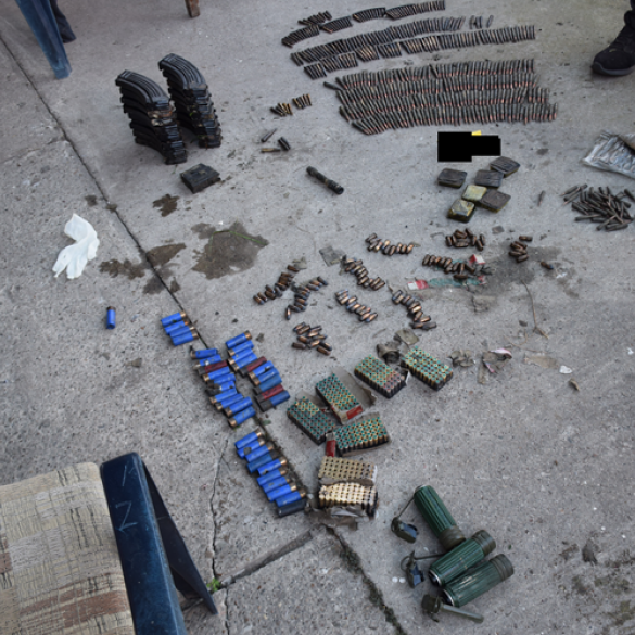 Pretragom doma u općini Oriovac policija našla veću količinu oružja