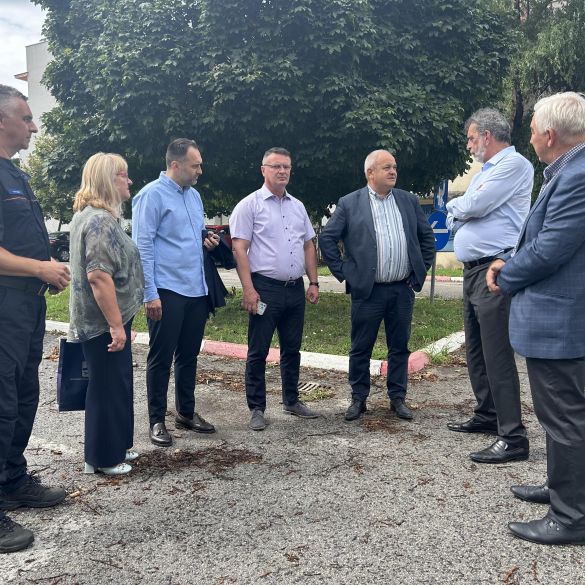 Ministar Fuchs obišao u nevremenu oštećene škole u BPŽ