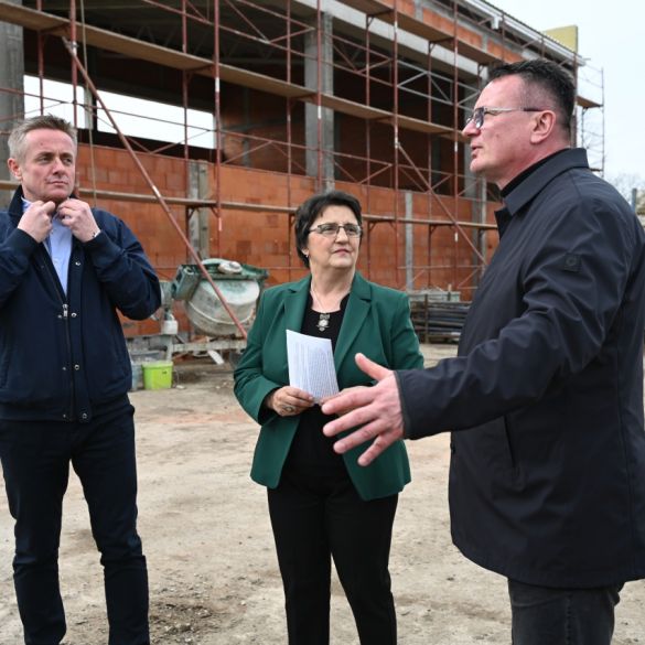 Župan obišao radove na školama u Sikirevcima i Oprisavcima
