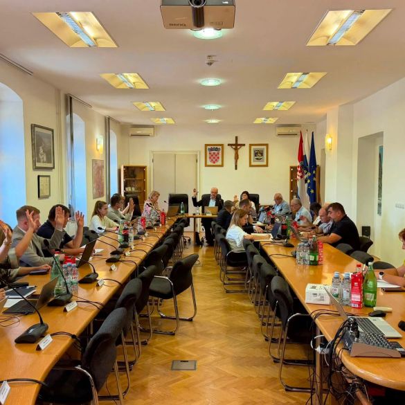 Gradski vijećnici raspravili dvanaest točaka na devetoj sjednici