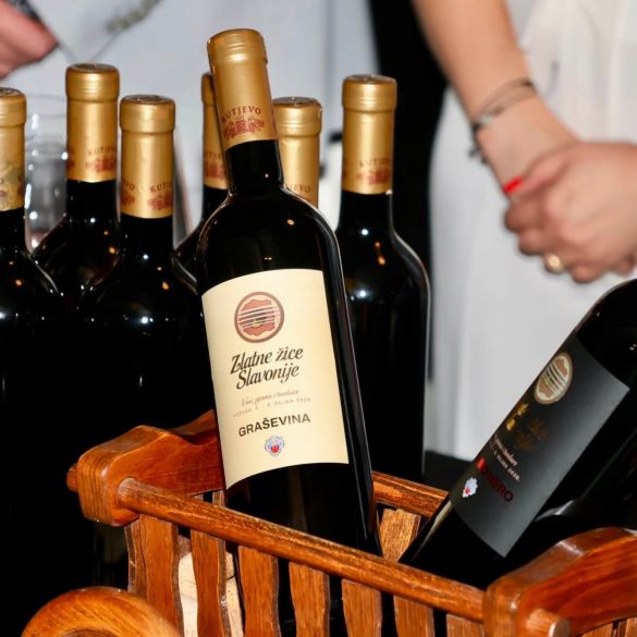 Tradicionalnim punjenjem festivalskog vina najavljen požeški festival