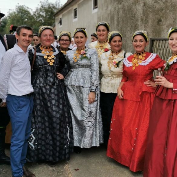 U Kupini predstavljeno bogatstvo slavonske pjesme, plesa i narodnih nošnji