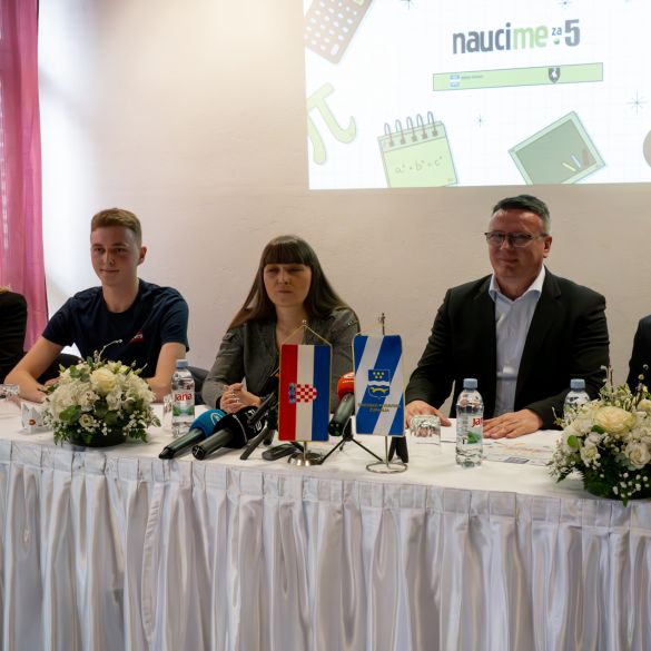 Predstavljena besplatna platforma za srednjoškolce, Nauči me za 5!