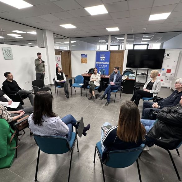 Autizam - s margine u centar - fokus grupa udruge Plavi cvijet