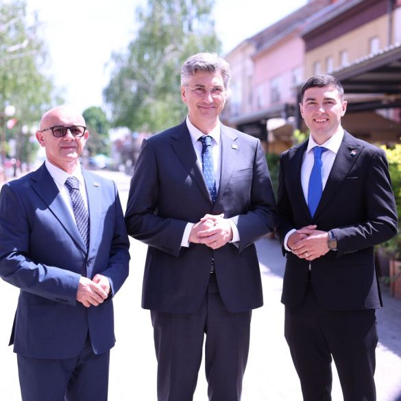 Andrej Plenković u Novoj Gradiški podržao kandidature Trnke i Bušića
