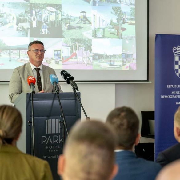 UGOVORI ZA DJEČJE VRTIĆE I IGRALIŠTA U PET SLAVONSKIH ŽUPANIJA