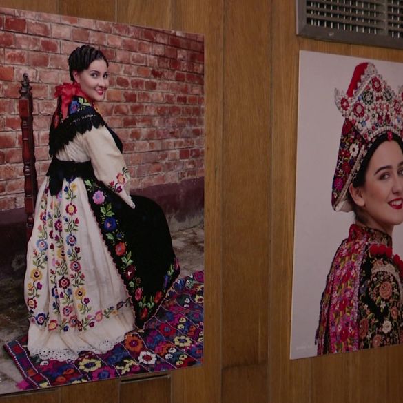 Revija narodnih nošnji zlatara i izložba fotografija „Sjajem zlatnih dukata“ 
